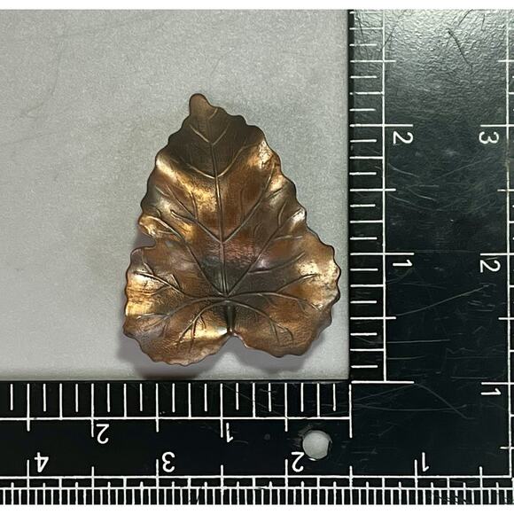 Vintage Grape Leaf Gold/ Brass Tone Scarf Clip Ring - Picture 7 of 8